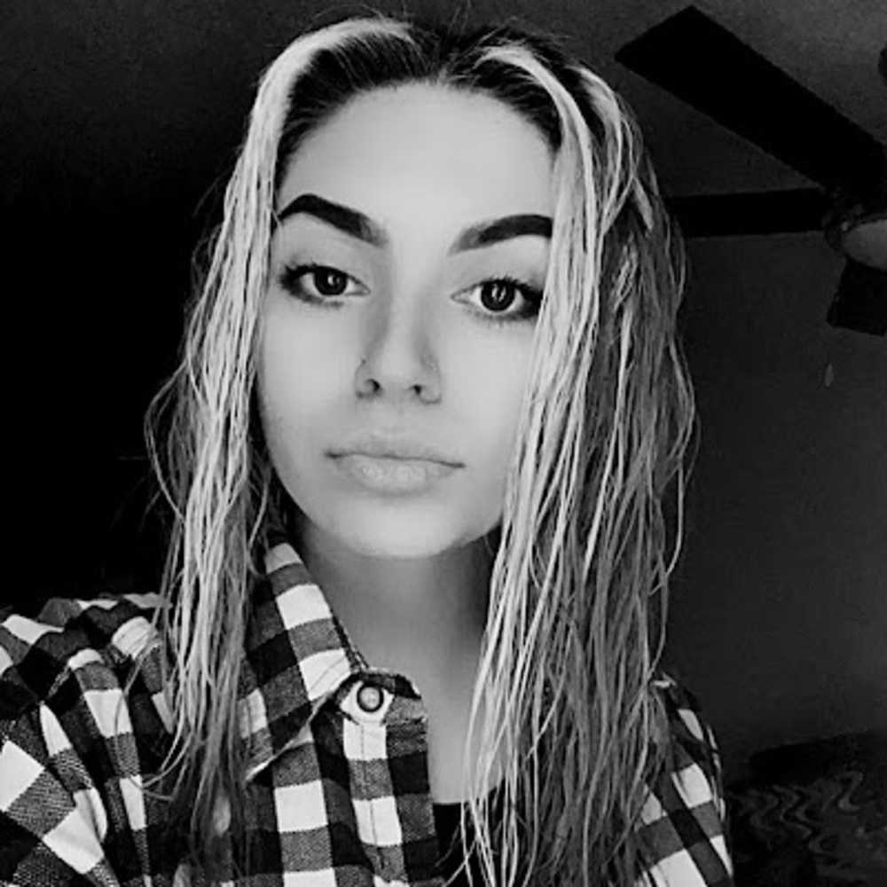 Meet your Posher, Alexia